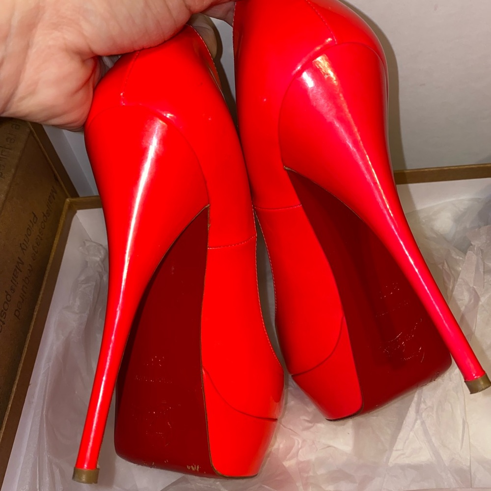 Christian louboutin pump 36.5